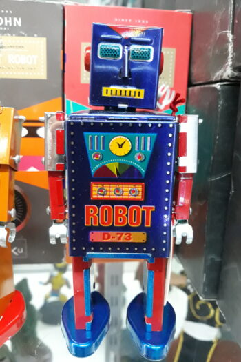 robot-saint-john-disney-millenniumshop-14